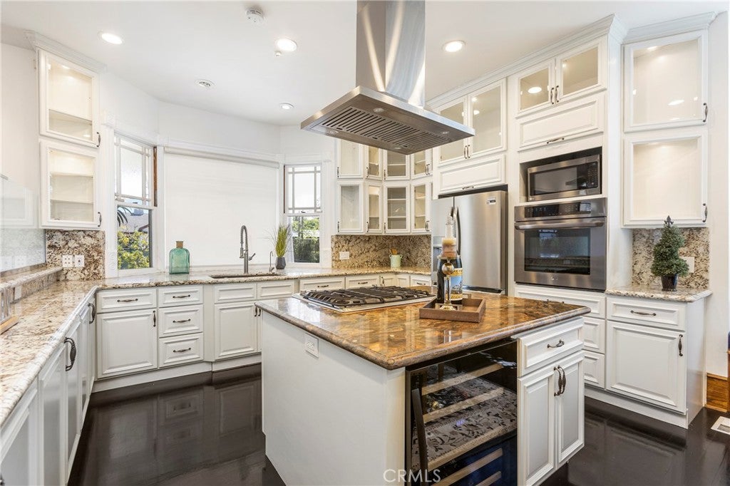 Costa Mesa, California, 92627, United States, 3 Bedrooms Bedrooms, ,4 BathroomsBathrooms,Residential,Active,2032909