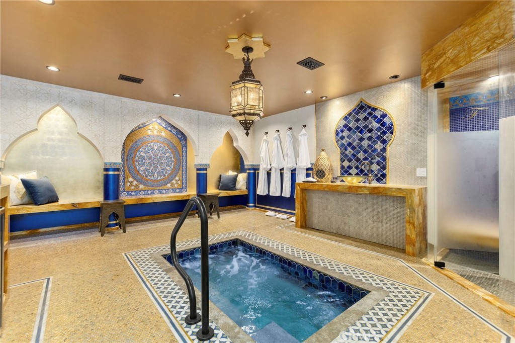 Costa Mesa, California, 92627, United States, 3 Bedrooms Bedrooms, ,4 BathroomsBathrooms,Residential,Active,2032909