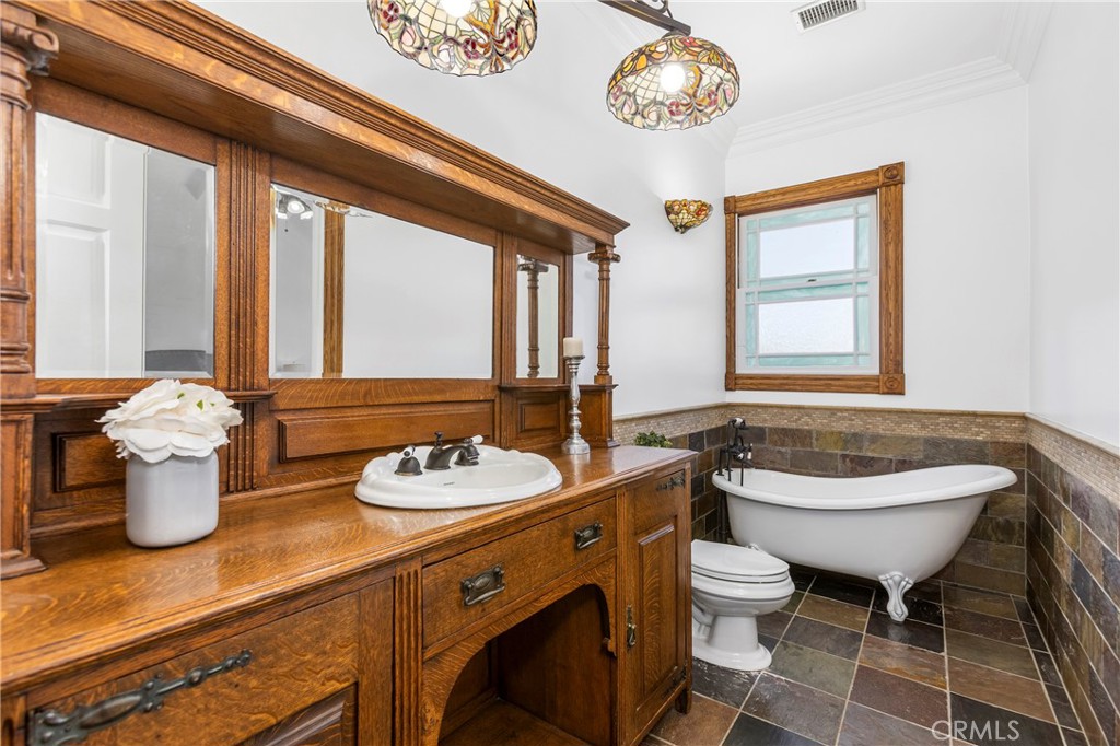 Costa Mesa, California, 92627, United States, 3 Bedrooms Bedrooms, ,4 BathroomsBathrooms,Residential,Active,2032909