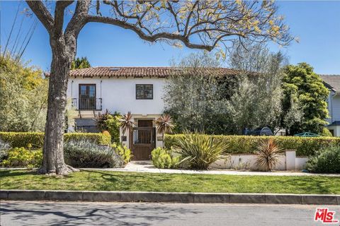 Photo of 604 N Alta Drive, Beverly Hills, CA 90210 (MLS # 26662347)
