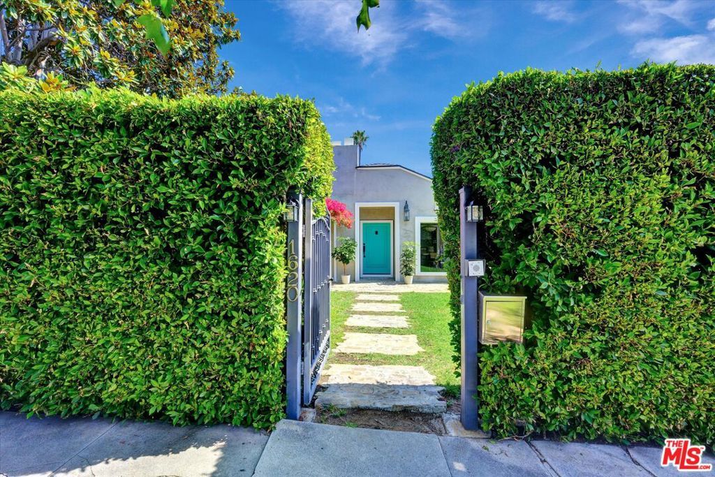 Photo of 1620 N Stanley Avenue, Los Angeles, CA 90046 (MLS # 25585949)