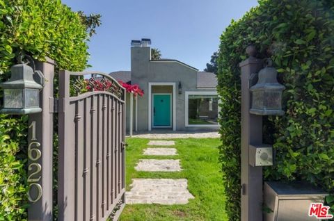 Photo of 1620 N Stanley Avenue, Los Angeles, CA 90046 (MLS # 25585949) Photo of 1620 N Stanley Avenue, Los Angeles, CA 90046 (MLS # 25585949)