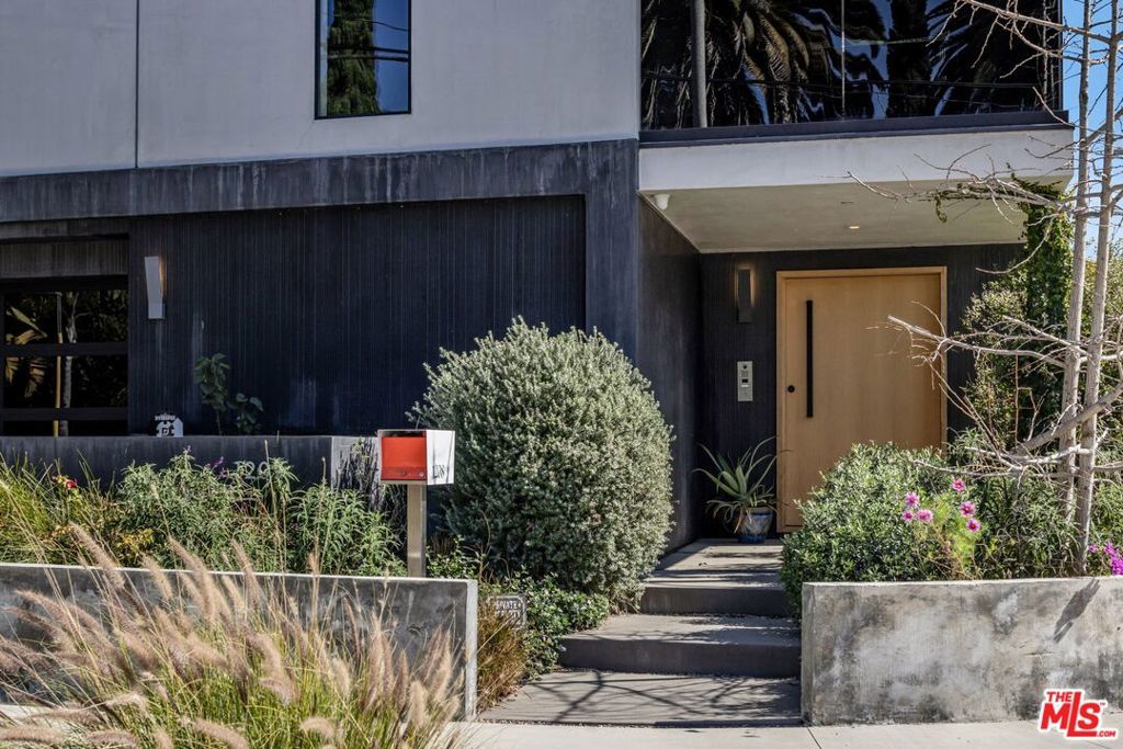 Photo of 1208 Palms Boulevard, Venice, CA 90291 (MLS # 26641869)