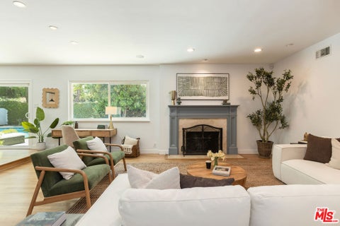 Tiny photo for 5071 Shirley Avenue, Tarzana, CA 91356 (MLS # 26842753)