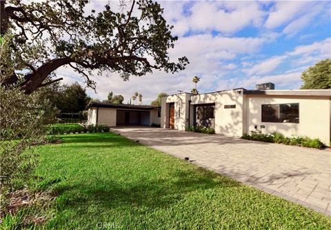 Photo of 5500 Fenwood AVE, Woodland Hills, CA 91367 (MLS # SR26145908)
