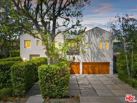 Photo of 211 S Valley Street, Burbank, CA 91505 (MLS # 26671193)