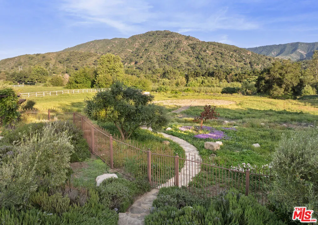 Ojai, California 93023, United States, 5 Bedrooms Bedrooms, ,6 BathroomsBathrooms,Residential,Active,71138