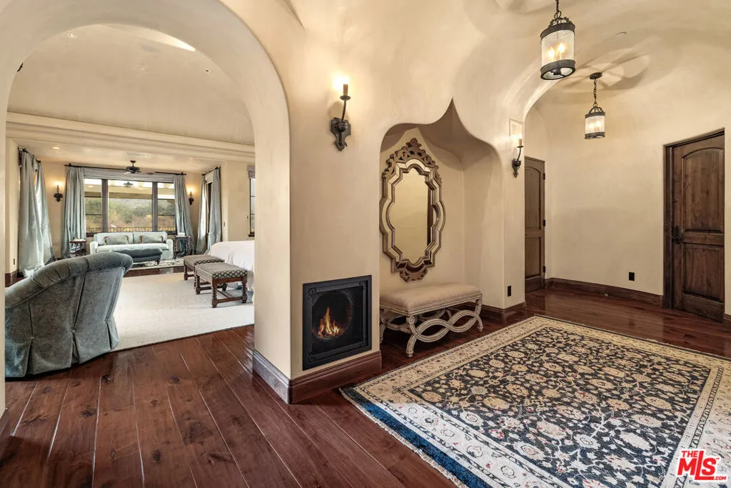 Ojai, California 93023, United States, 5 Bedrooms Bedrooms, ,6 BathroomsBathrooms,Residential,Active,71138