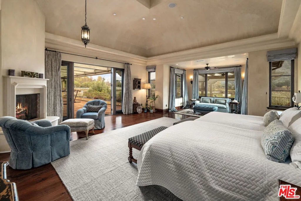 Ojai, California 93023, United States, 5 Bedrooms Bedrooms, ,6 BathroomsBathrooms,Residential,Active,71138