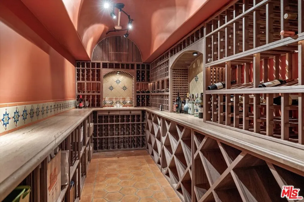 Ojai, California 93023, United States, 5 Bedrooms Bedrooms, ,6 BathroomsBathrooms,Residential,Active,71138