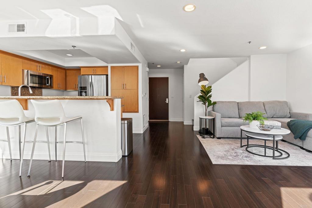 924 Hornblend Street 210