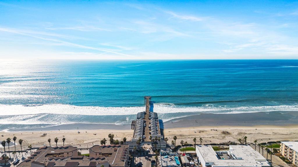 924 Hornblend Street 210