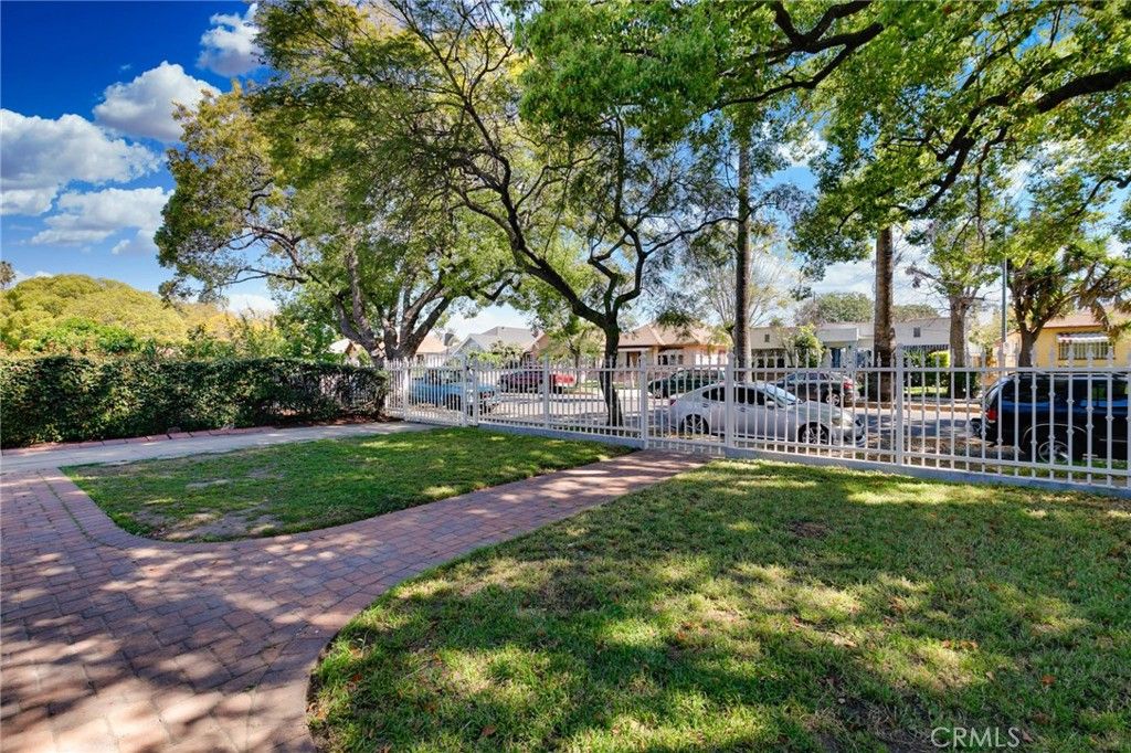 Photo of 2947 S Hobart Blvd, Los Angeles, CA 90018 (MLS # RS26056095)