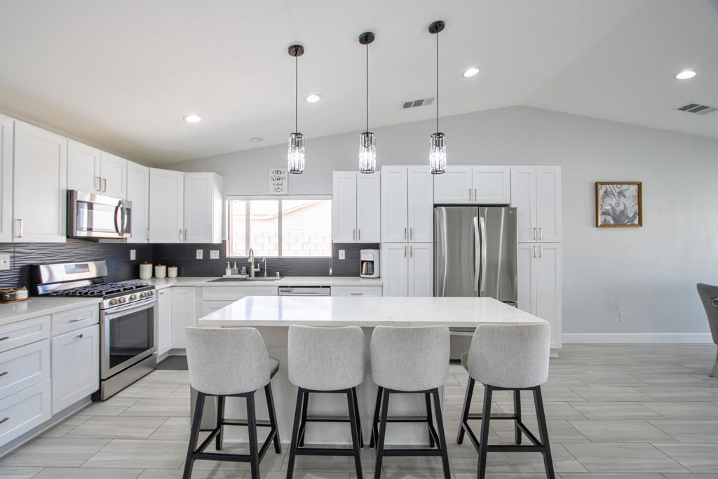 81358 Avenida Blanca