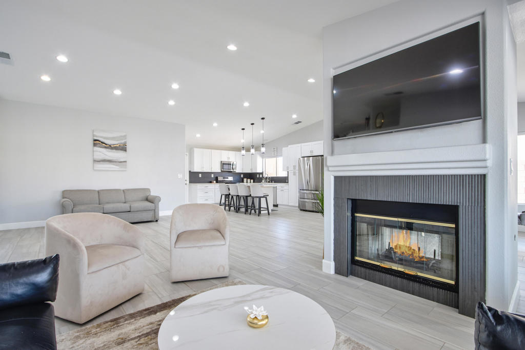 81358 Avenida Blanca