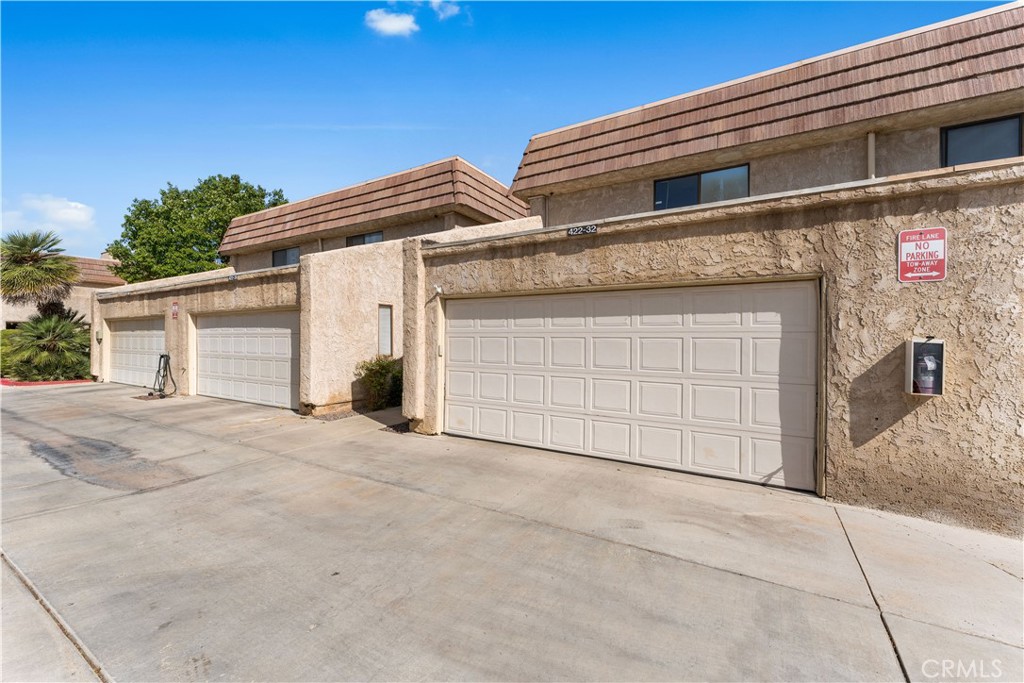 422 W Avenue J5 32