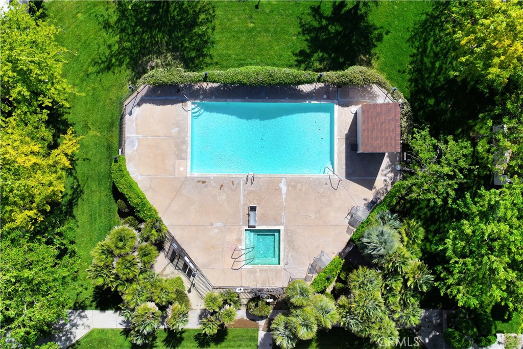 422 W Avenue J5 32