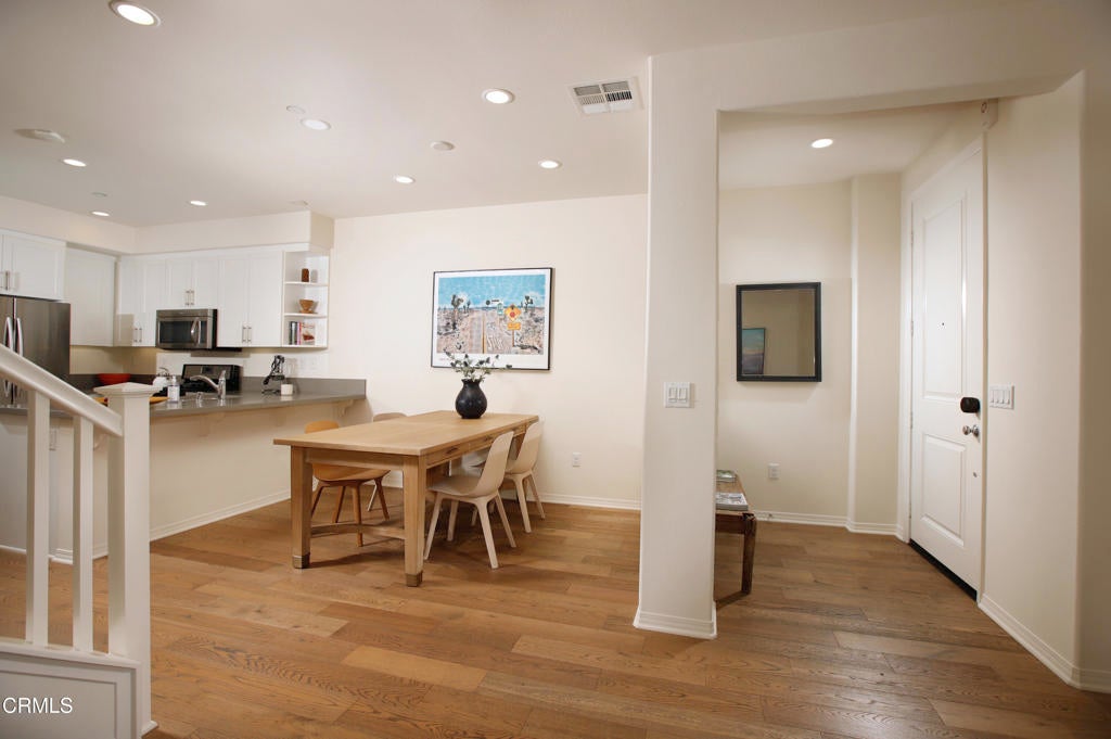 281 N Mar Vista 14