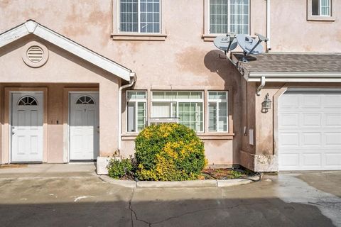 Photo of 1240 E Alexander Ave, Merced, CA 95340 (MLS # MC25247320) Photo of 1240 E Alexander Ave, Merced, CA 95340 (MLS # MC25247320)