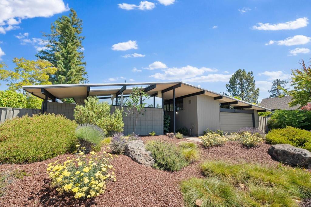 807 Blanchard Way