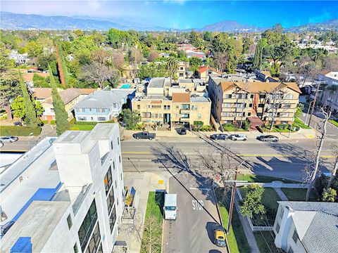 Photo of 4466 Coldwater Canyon Ave #101, Studio City, CA 91604 (MLS # SR26045788)