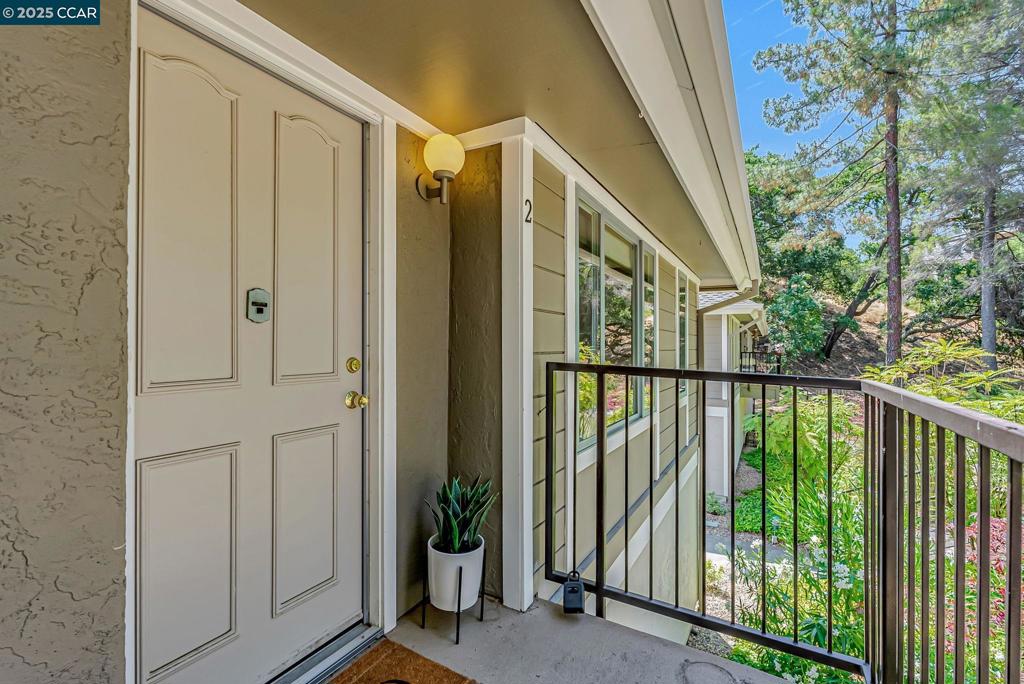 Peaceful Retreat in Rossmoor – Updated 1-Bedroom home with Stunning Views. Welcome to your serene escape in Rossmoor, The SF Bay Area’s premier 55+ resort community. This beautifully updated one-bedroom, one-bath end unit offers the perfect blend of comfort, privacy, and natural beauty. Enjoy elevated views—with no neighbors above or below—in a quiet, tucked-away corner of Rossmoor. Thoughtfully remodeled, the home features bamboo flooring throughout, dual-pane windows, and two efficient mini-split systems for year-round comfort. The kitchen and bathroom have been tastefully updated, and you’ll love the convenience of your in-unit washer and dryer. Large windows flood the home with natural light and showcase picturesque views of the surrounding hills and trees, both front and back. A dedicated carport is just steps away, with ample guest parking nearby. All of this in one of Rossmoor’s most tranquil settings—perfect for enjoying the peaceful, nature-filled lifestyle.