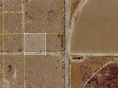 Photo of 6900 E Ave K12, Lancaster, CA 93535 (MLS # SR26035404)