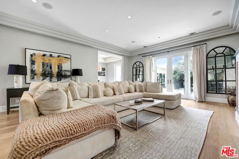 Photo of 841 N CRESCENT HEIGHTS Boulevard, Los Angeles, CA 90046 (MLS # 26647965)