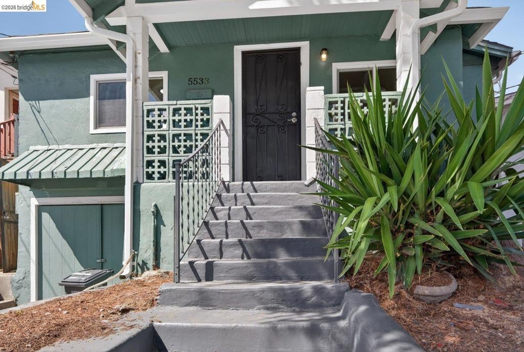 5533 Edgerly St ST, Oakland CA 94621