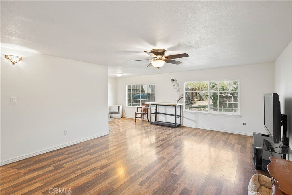 4580 S.TERRACE