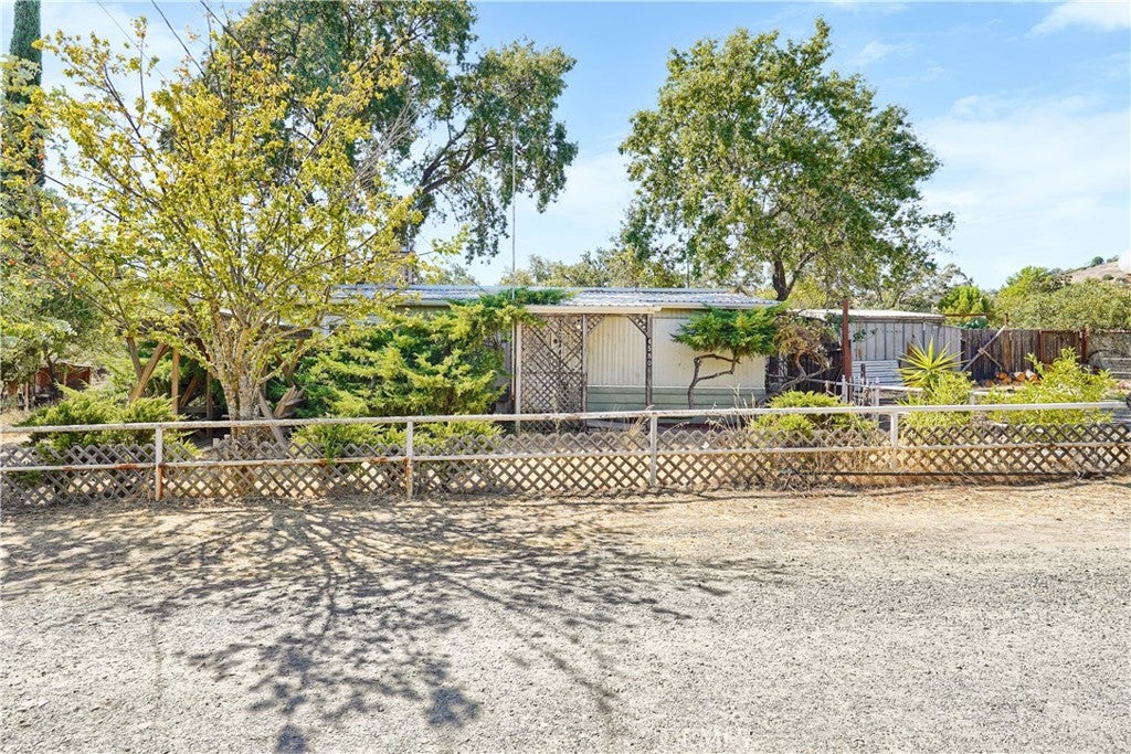 4580 S.TERRACE