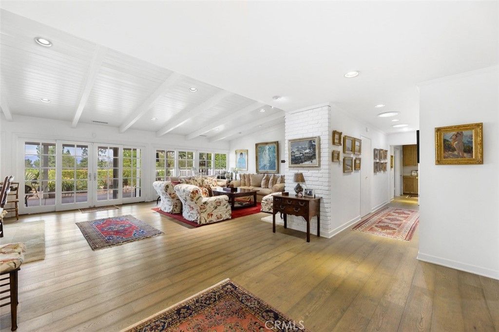 Photo of 16244 Dorilee Lane, Encino, CA 91436 (MLS # SR26036125)