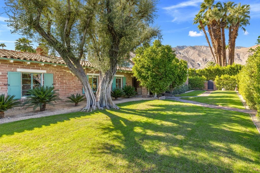 Photo of 367 Tamarisk Road, Palm Springs, CA 92262 (MLS # 219136586PS)