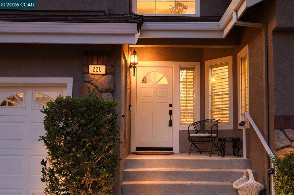 220 Promenade Ln