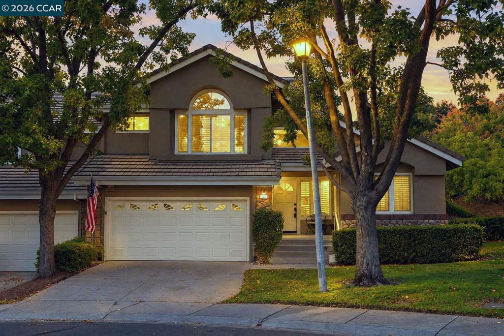 220 Promenade Ln