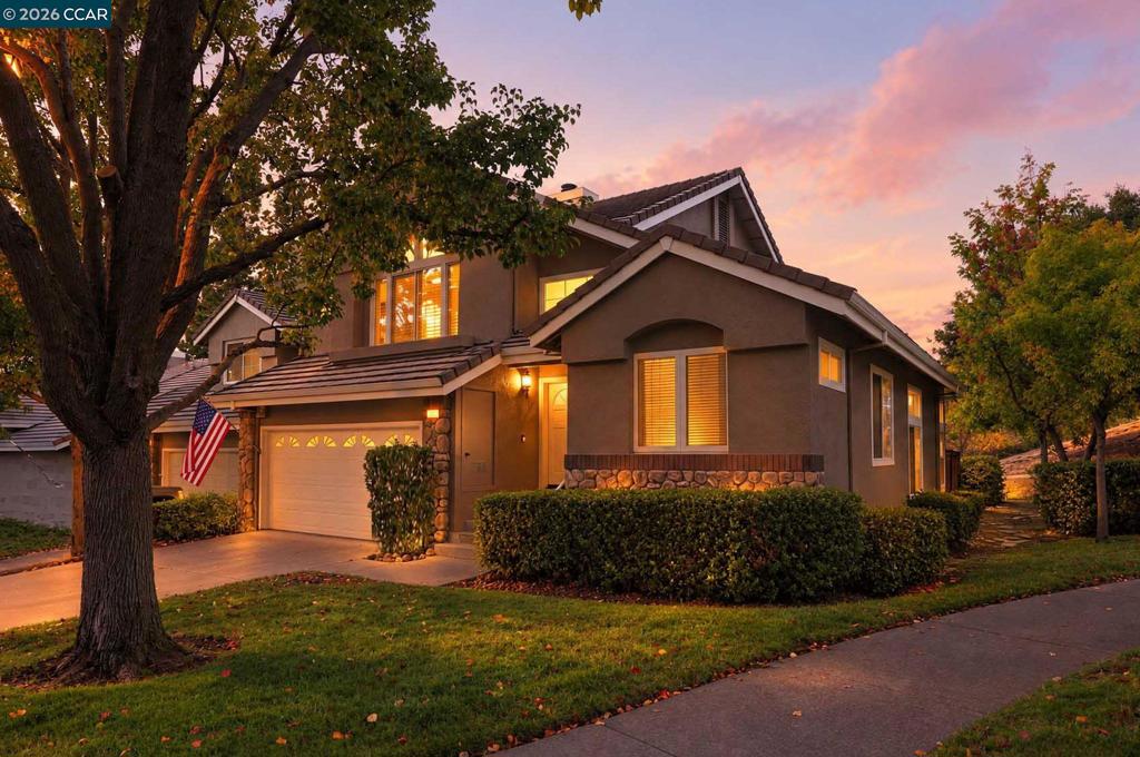220 Promenade Ln