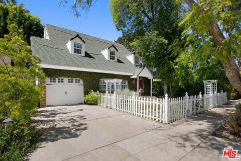 Photo of 4309 Gentry Avenue, Studio City, CA 91604 (MLS # 26847707)