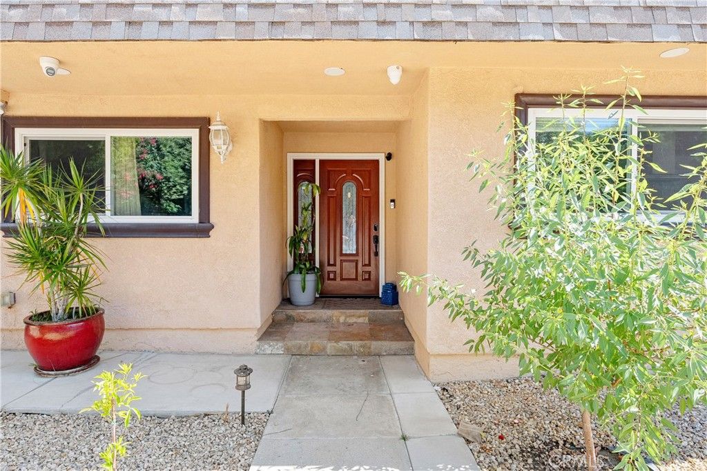 Photo of 17211 Orozco Street, Granada Hills, CA 91344 (MLS # SR25156394)