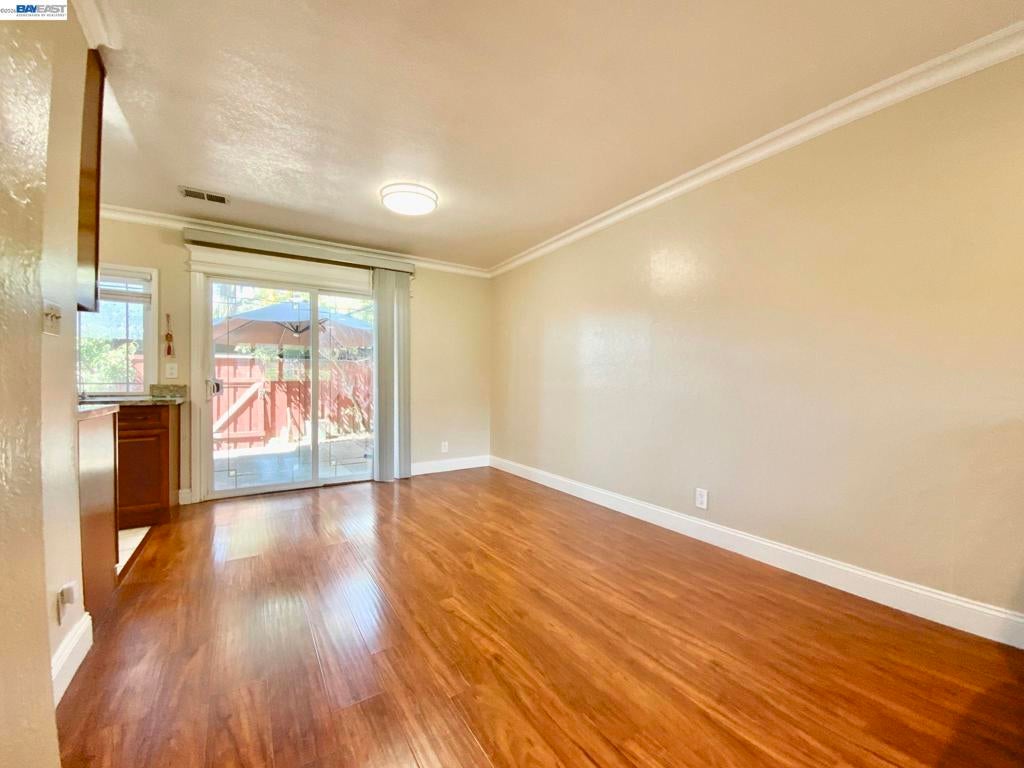 92 Hemlock Ln