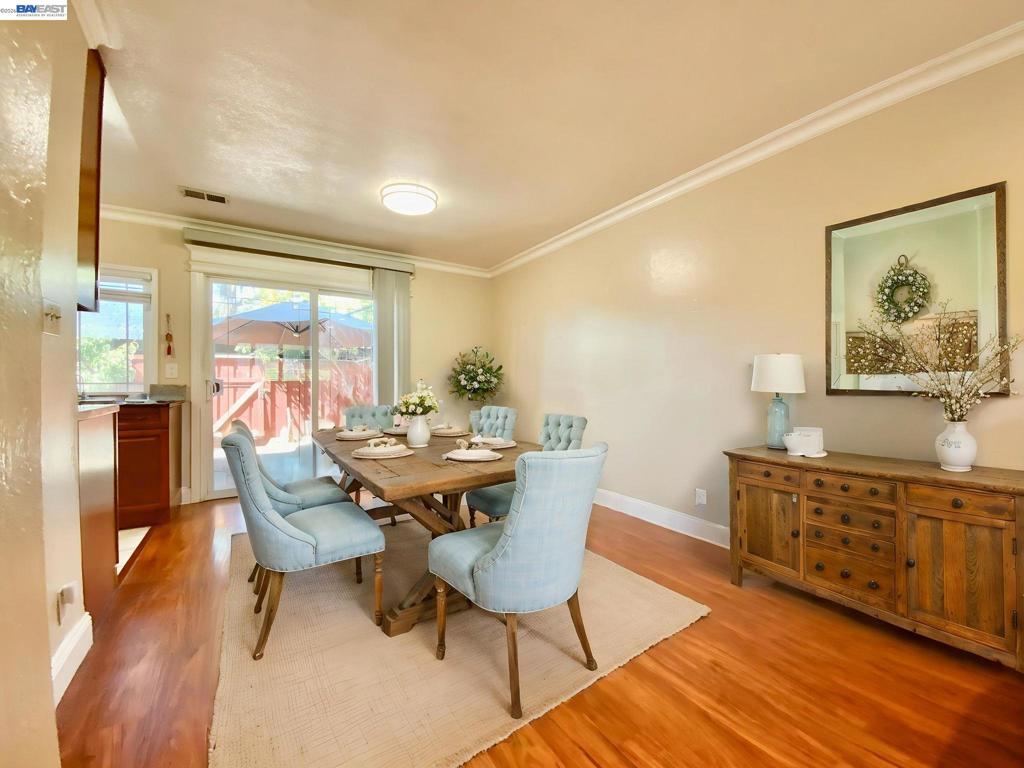 92 Hemlock Ln