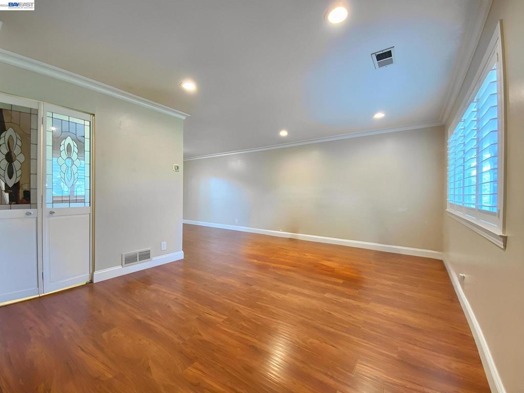 92 Hemlock Ln