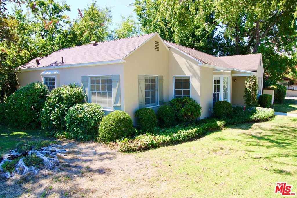 Charming 2BR + Office/Den, 1BA cottage just blocks from the famed Tujunga Village restaurants and shops. Available for a 6-month lease or longer, this inviting 1,200+ sq.ft. home features a bright living room with newly refinished hardwood floors, fresh paint, and a beautiful decorative fireplace. The dining room with built-in cabinetry leads to a renovated kitchen boasting quartz countertops, a farmhouse sink, gas stove with hood, luxury vinyl flooring, and a charming breakfast nook. Both bedrooms are light-filled with hardwood floors and blinds. The versatile den offers space for a family room, home office, or 3rd bedroom with views of the picturesque backyard. Enjoy a large, private, fenced yardperfect for relaxing or entertaining. Prime neighborhood in an excellent school district (Carpenter Community Charterlessee to verify), close to shops, dining, and major freeways.