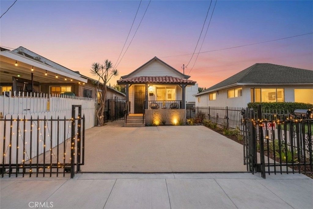 Photo of 1450 W 35th Place, Los Angeles, CA 90018 (MLS # PW26041449)