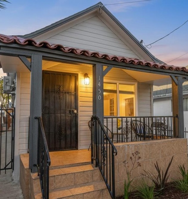 1450 W 35th Place