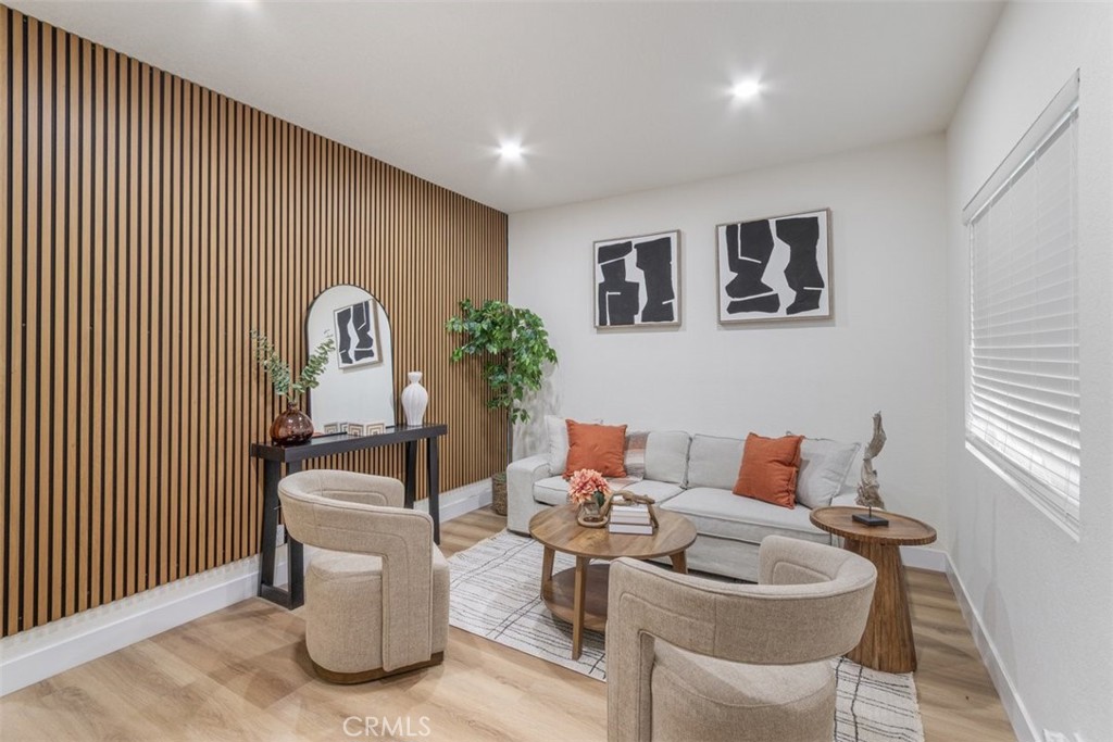 1450 W 35th Place