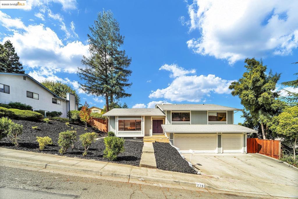 225 Skyline Dr