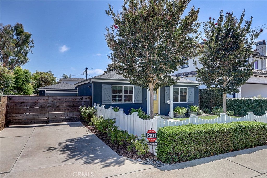 2002 Robinson Street