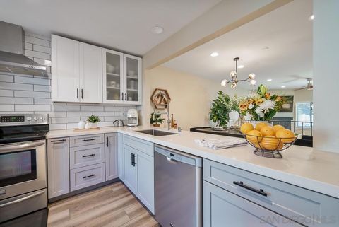 Photo of 3121 Evening Way Way #B, La Jolla, CA 92037 (MLS # 260003900SD)