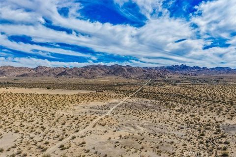 Photo of 65944 Pipeline Road, Joshua Tree, CA 92252 (MLS # JT26073723)