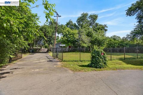 Photo of 3590 Park Rd RD, Sacramento, CA 95841 (MLS # 41133713)